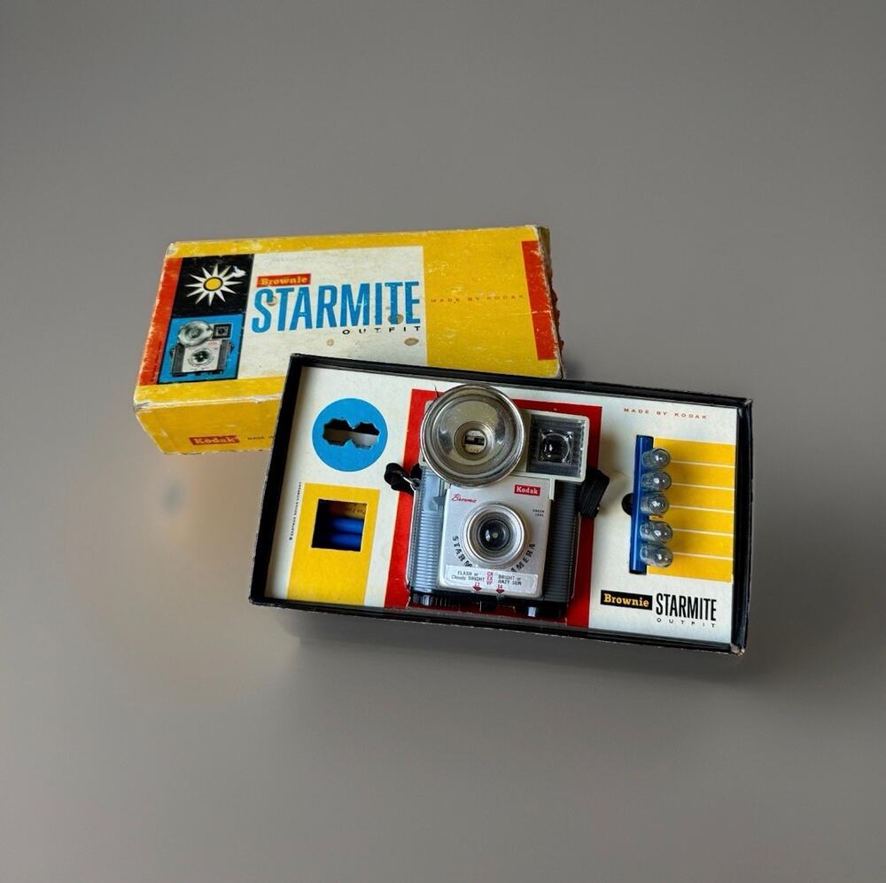 Vintage Kodak Brownie Starmite Camera Kit Flash Dakon Lens w/ Box & Flashbulbs